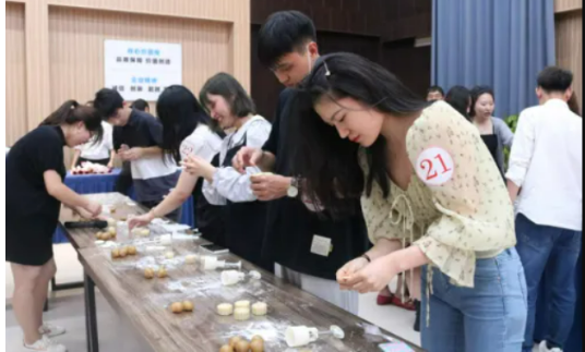 Welcome the 20th National Congress and celebrate the Mid-Autumn Festival(pic1) 1678884870448.jpg